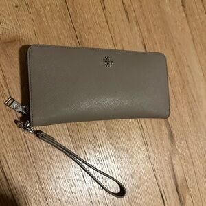 Tory Burch Emerson Wristlet Zip Leather Continental Wallet